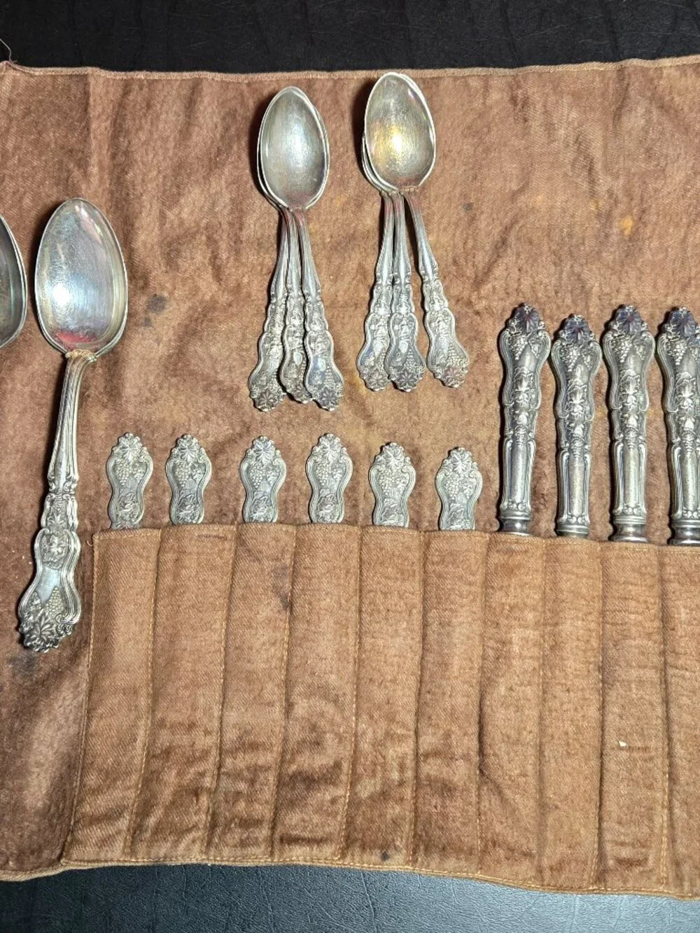 Rogers & Bros. Silverplate Flatware Grapevine Pattern 22 pcs.